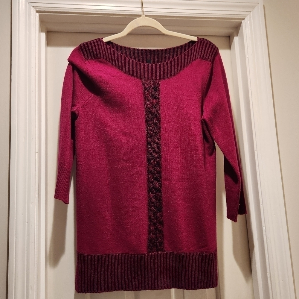 Cable & Gauge marled knit detailed sweater  in Magenta side slits 3/4 sleeve